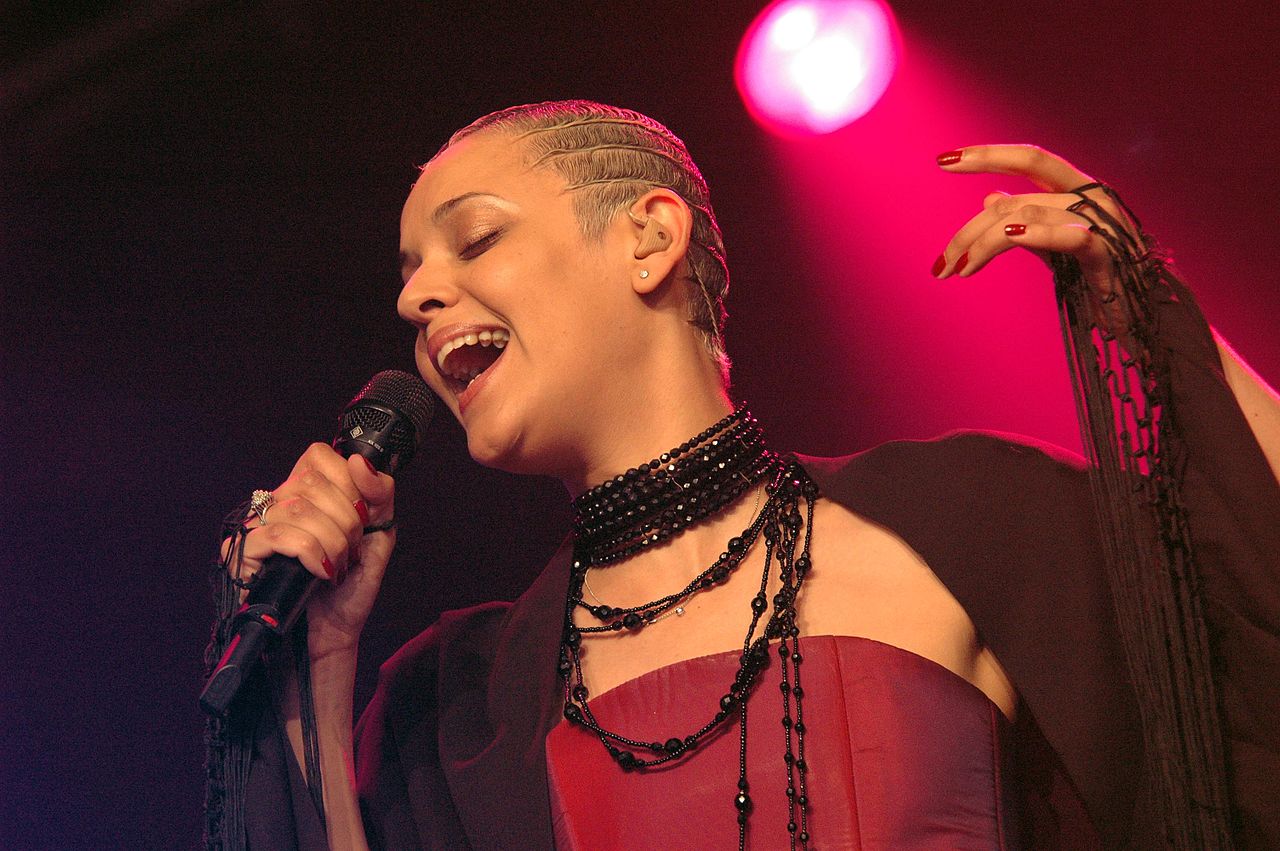 1280px Mariza in 2004